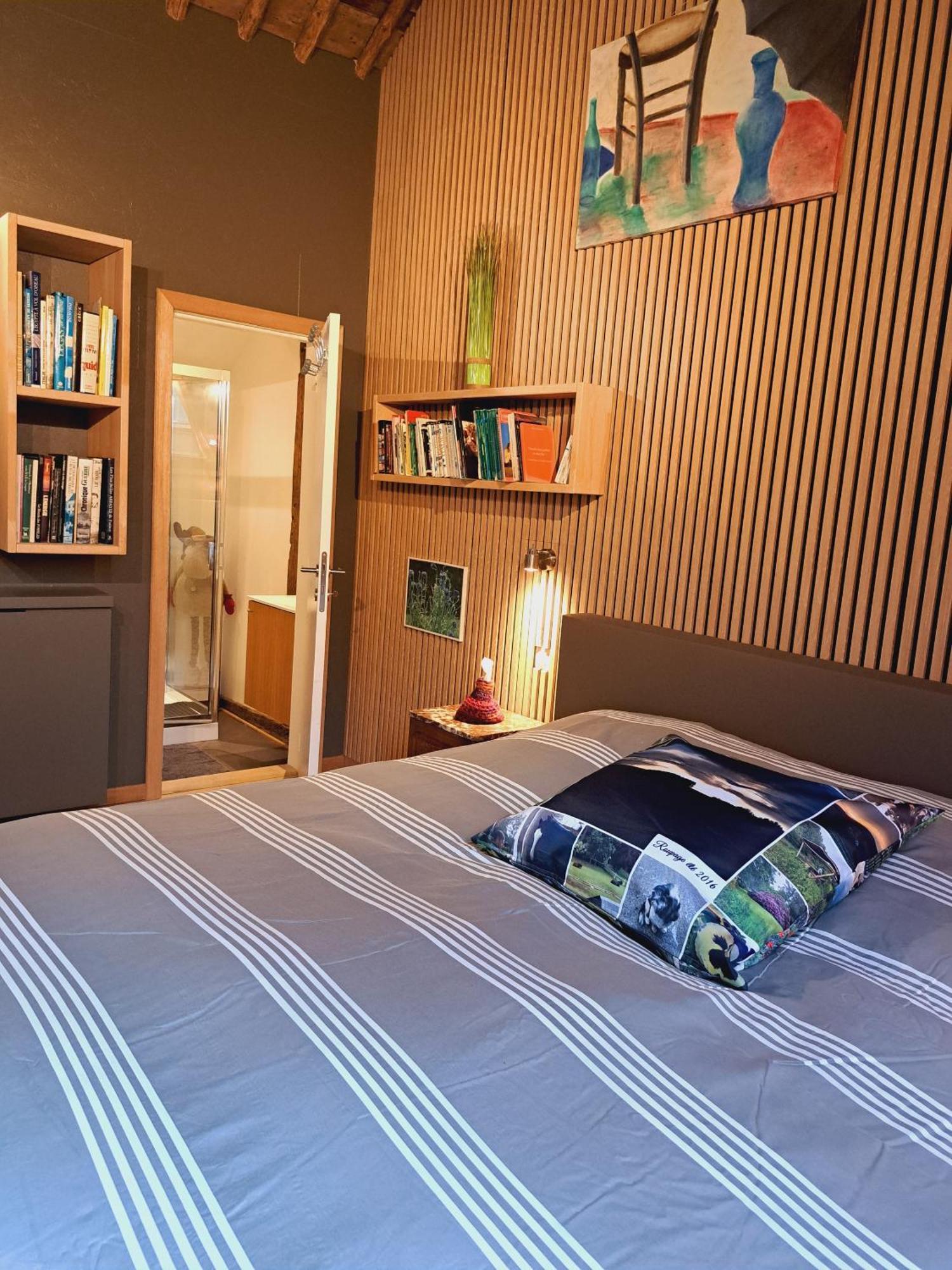 Sous La Charpente Hotel ลา-โรช-ออง-อาร์เดน ภายนอก รูปภาพ